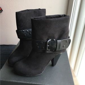 Kenneth Cole Reaction rockstar booties boots Tune It Up 9.5 black suede moto